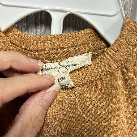 3-6M, NWT Jessica Simpson Ochre Printed Sweat Shirt/Pant Set - Picture 3 of 5